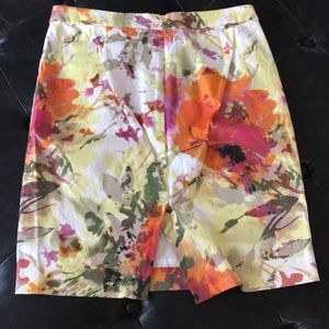 J. Crew Skirts - J Crew floral pencil skirt sz 8 J. Crew Skirts - J Crew floral pencil skirt sz 8
